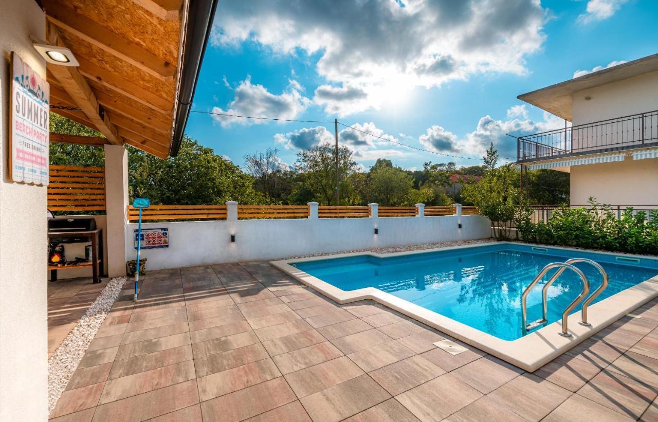 Central Dalmatian Pool&Grill House Gustirna المظهر الخارجي الصورة