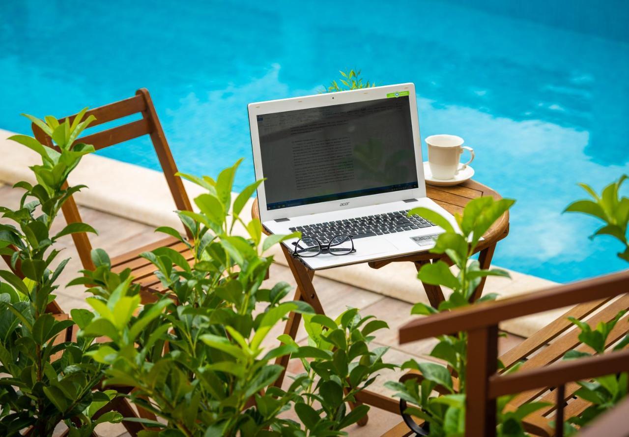 Central Dalmatian Pool&Grill House Gustirna المظهر الخارجي الصورة
