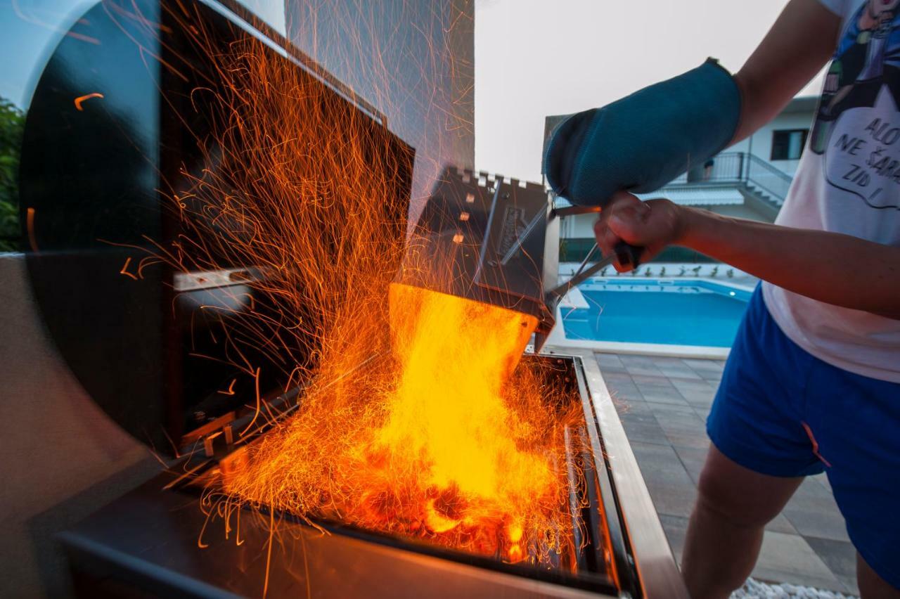 Central Dalmatian Pool&Grill House Gustirna المظهر الخارجي الصورة